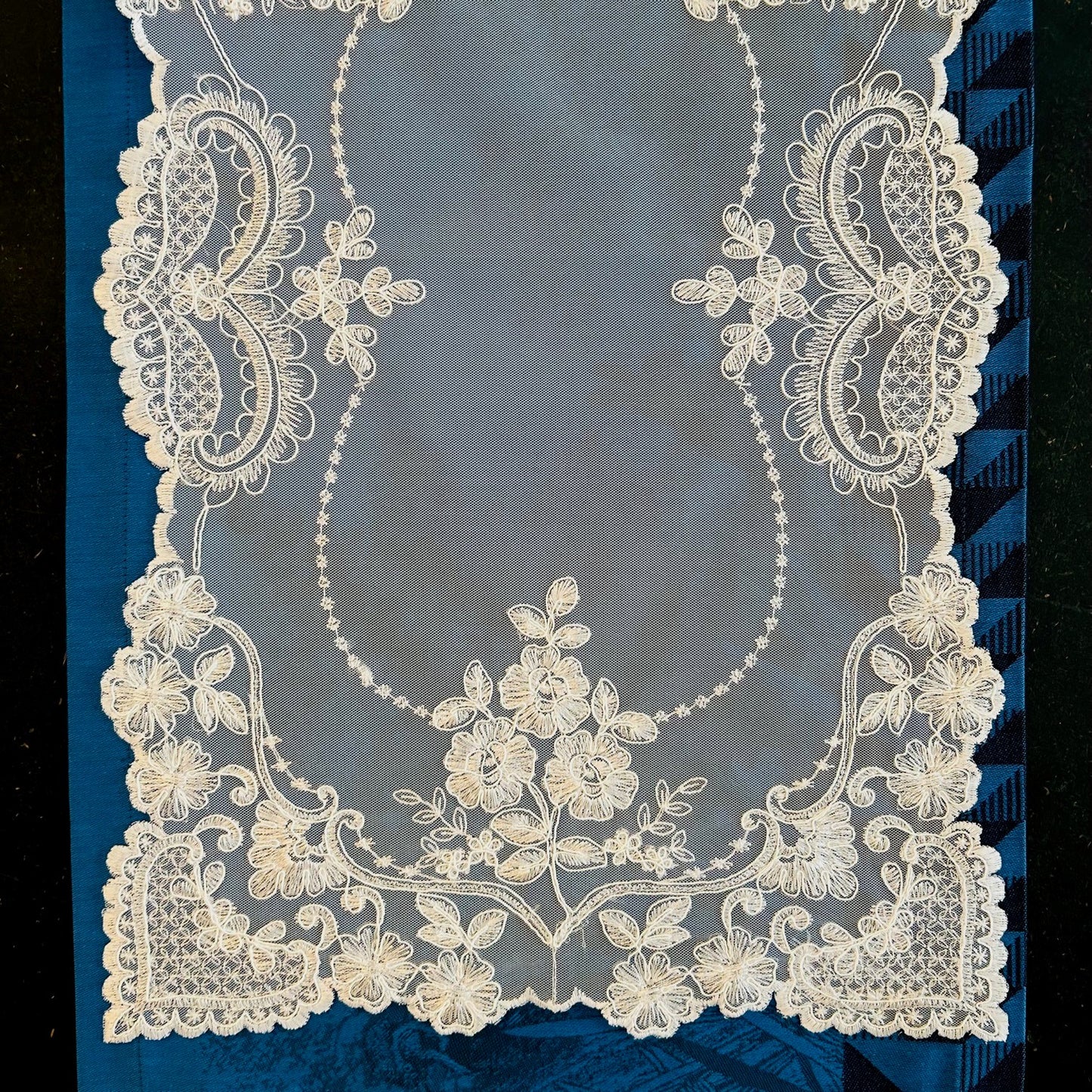 Lace Table Runner "Louisa"